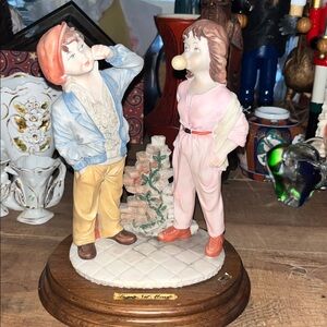 Rare vintage Capodimonte Style L'Arte Nel Mondo Figurine Italy Boy & Girl